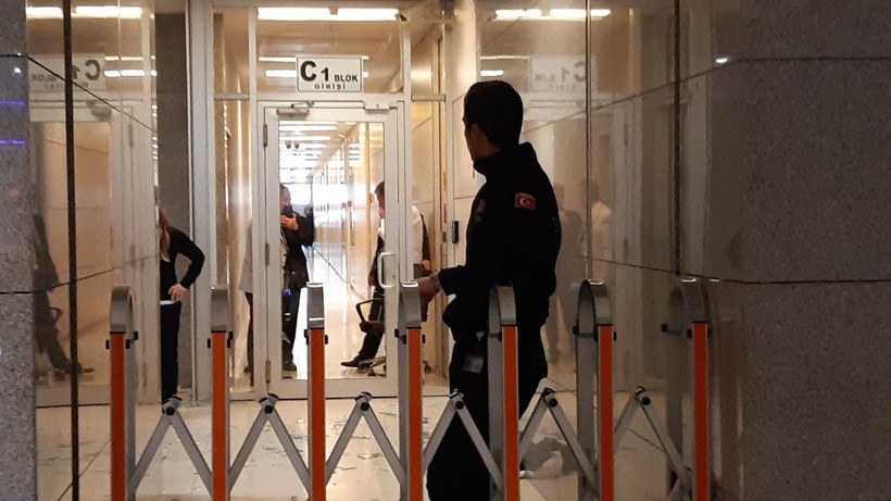 İstanbul Çağlayan'da 18 yıl ceza alan sanık kapıyı kırarak kaçmaya çalıştı - Resim: 3