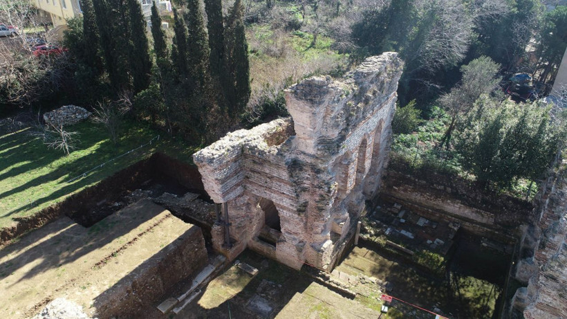 Sinop'ta Hz. İsa’nın çarmıha gerildiği haçı muhafaza eden taş sandık bulundu - Resim: 2