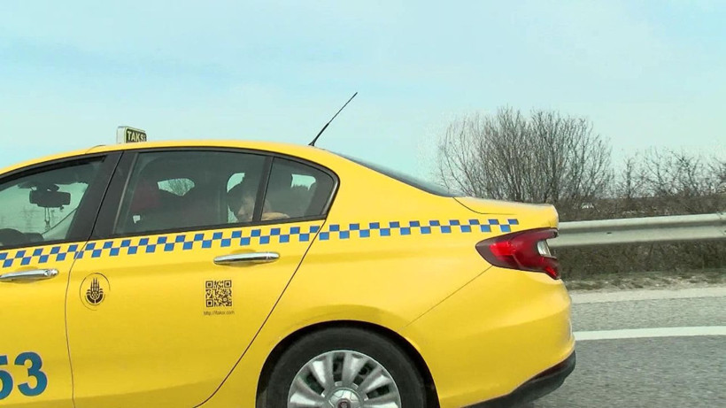 Göçmenler taksilerle Edirne'ye ilerliyor - Resim: 4