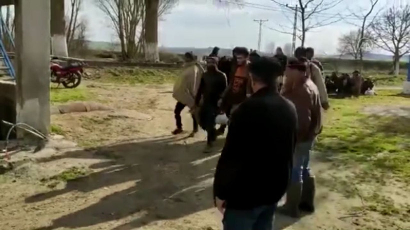 Sığınmacıların Meriç Nehri'nden Yunanistan'a geçişleri sürüyor - Resim: 1