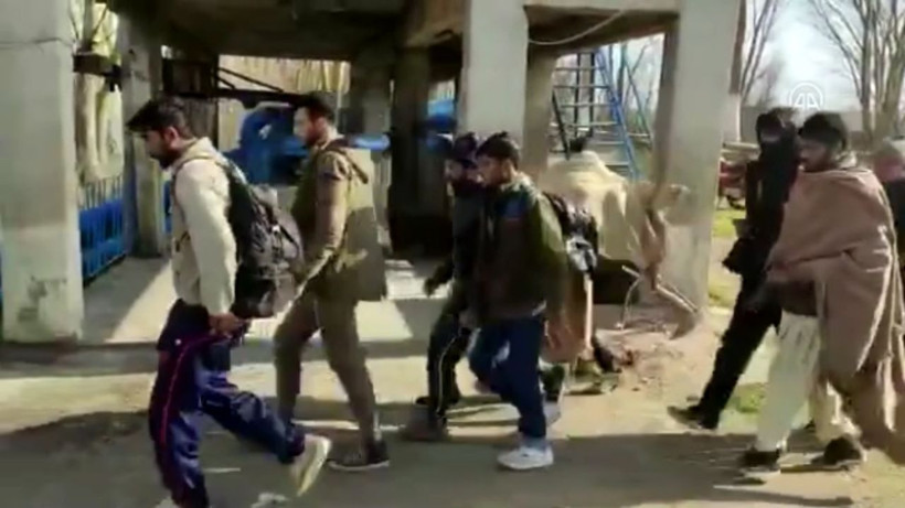 Sığınmacıların Meriç Nehri'nden Yunanistan'a geçişleri sürüyor - Resim: 2