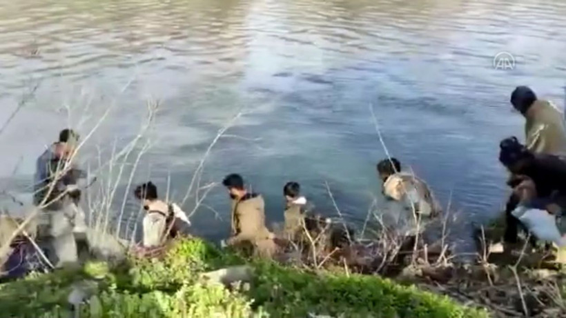 Sığınmacıların Meriç Nehri'nden Yunanistan'a geçişleri sürüyor - Resim: 3