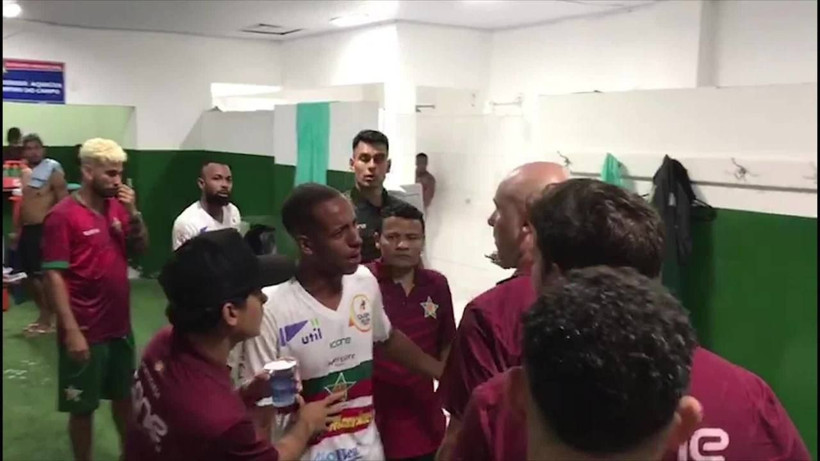 Brezilya'da taraftarlar soyunma odasını bastı kan döküldü - Resim: 2