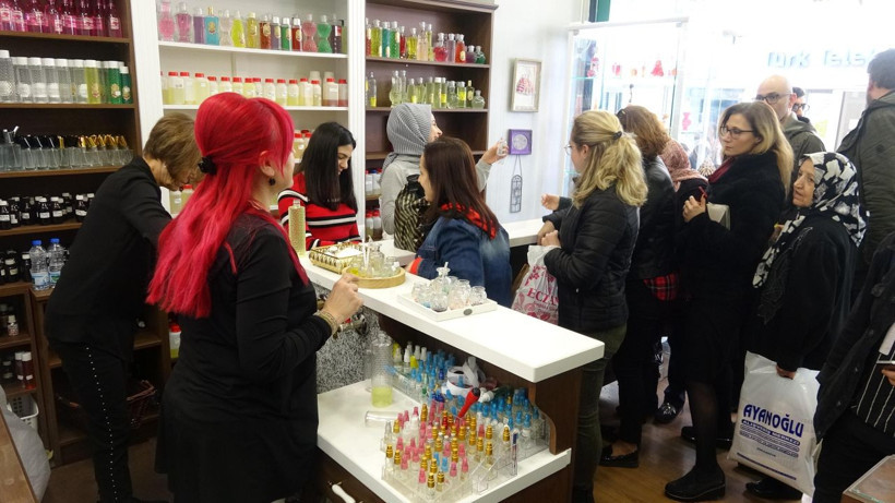 Kolonya fiyatları çıldırdı! Türkiye'de coronavirüsle kuyruklar oluştu - Resim: 3