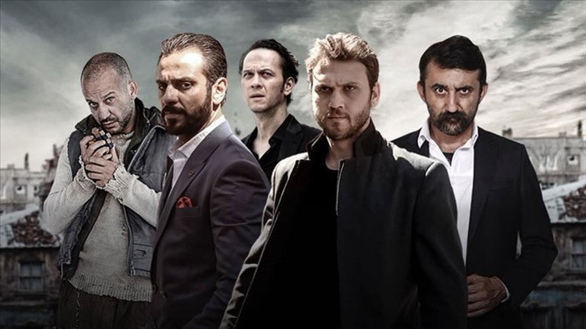 Aras Bulut İynemli soruları yanıtladı Show Tv dizisi Çukur'un oyuncuları canlı yayın yaptı - Resim: 1