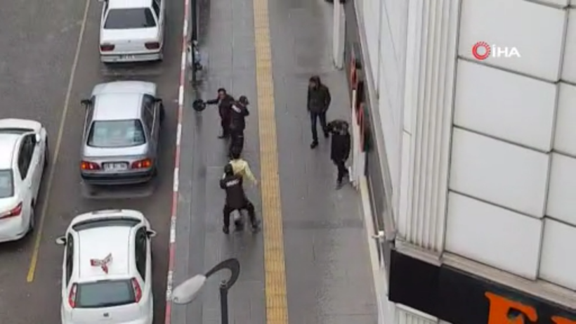 Karabük'te sosyal mesafeyi bırakıp kavgaya tutuştular - Resim: 2