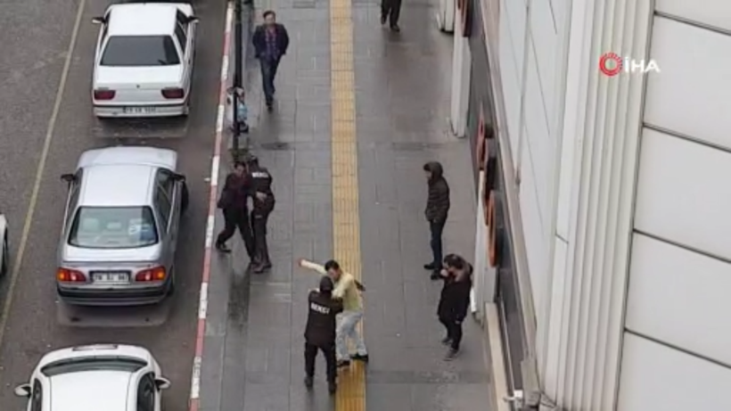 Karabük'te sosyal mesafeyi bırakıp kavgaya tutuştular - Resim: 3