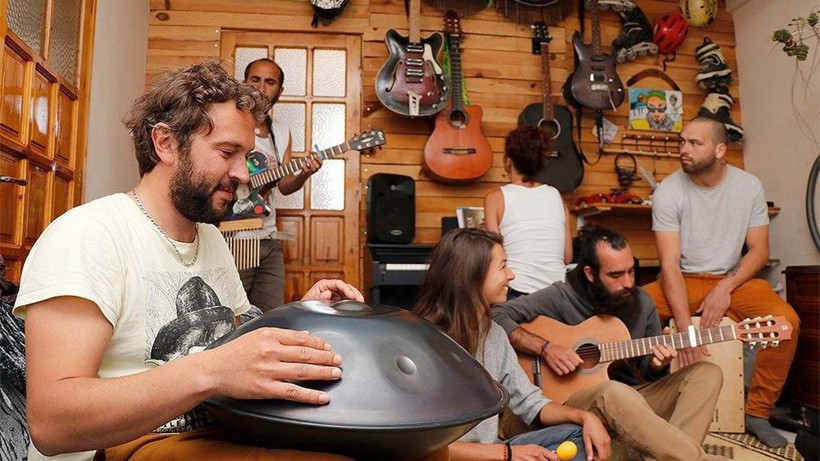 Alper Kaya Fethiye'de koronavirüs mağduru 6 Fransız ve 1 İspanyol'u misafir ediyor - Resim: 3