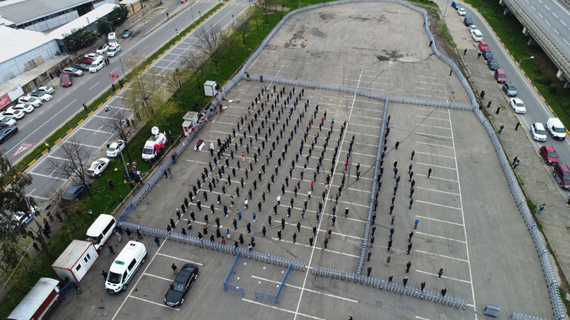 Koronavirüsten ölen Haydar Baş'ın cenazesinde dikkat çeken kadın detayı - Resim: 1