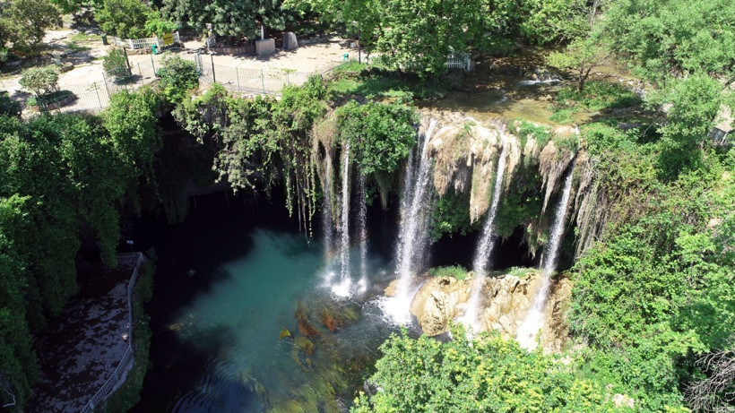 Koronavirüs sonrası Türkiye'deki dünyaca ünlü şelale kendini yeniledi - Resim: 1