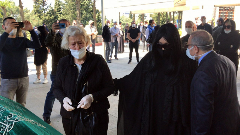 Bülent Ersoy'un annesi Necla Poyraz son yolculuğuna uğurlandı başından ayrılmadı - Resim: 4