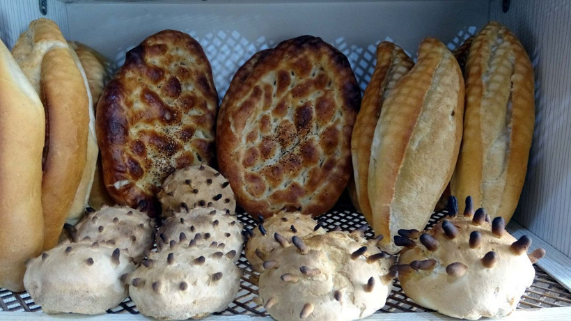 Van'da koronavirüse farkındalık yaratmak için ekmeğini yaptı - Resim: 1