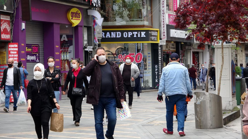 Trabzon'da caddeler dolup taştı! Güneş kremi almak için çıkan var - Resim: 4