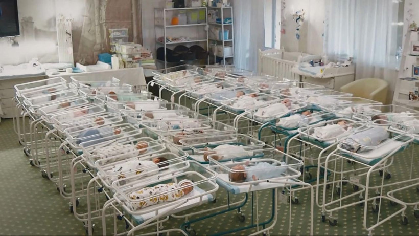 Koronavirüs Ukrayna'da taşıyıcı annelerin doğurduğu bebekleri ailelerinden ayırdı - Resim: 1