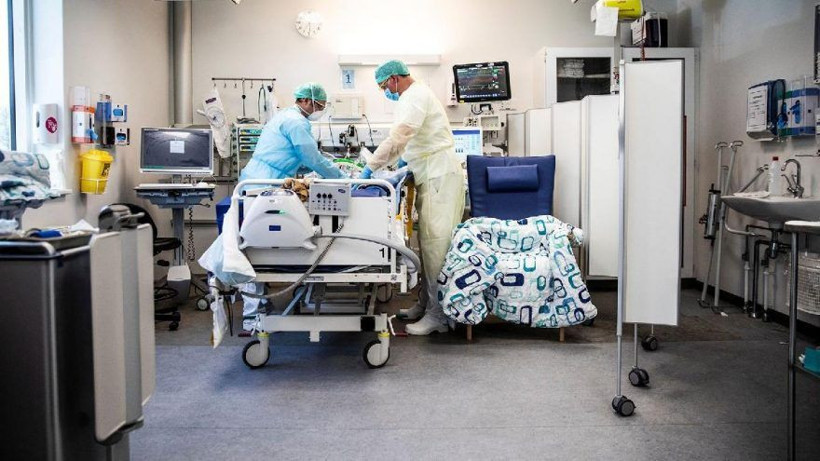 Korkunç itiraf! Koronavirüsten ölenlerin yarısını kurtarabilirdik - Resim: 1