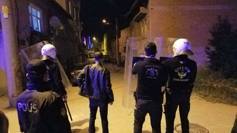 Kütahya'da hamile kadını tekmeleyen alkollü muhtar kendisini linçten kurtaran polise de saldırdı - Resim: 4