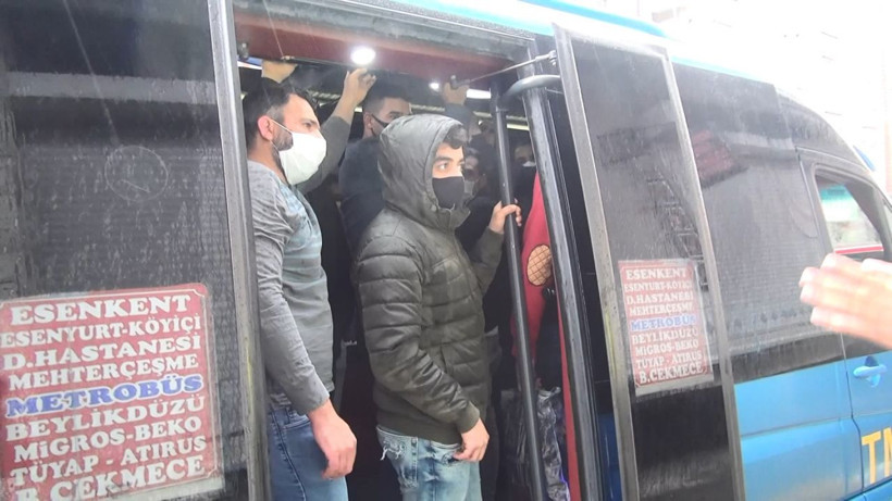 İstanbul normalleşmeye anormal başladı duraklar ve minibüsler doldu - Resim: 2