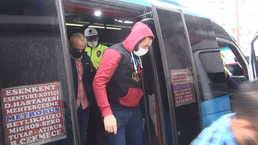 İstanbul normalleşmeye anormal başladı duraklar ve minibüsler doldu - Resim: 4