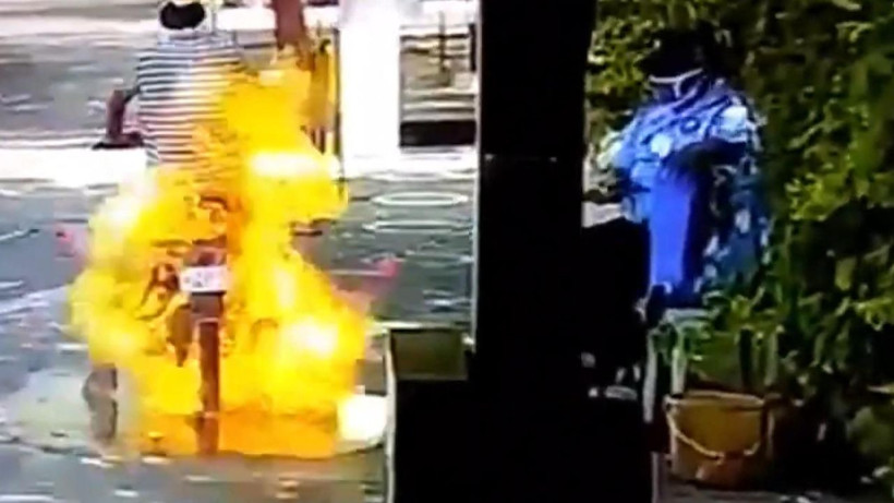 Hindistan’da motosikletli sürücü dezenfekte edilirken alev aldı - Resim: 2