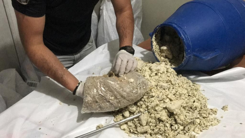 Van'da otlu peynir dolu bidondan 33 kilo eroin çıktı! - Resim: 1