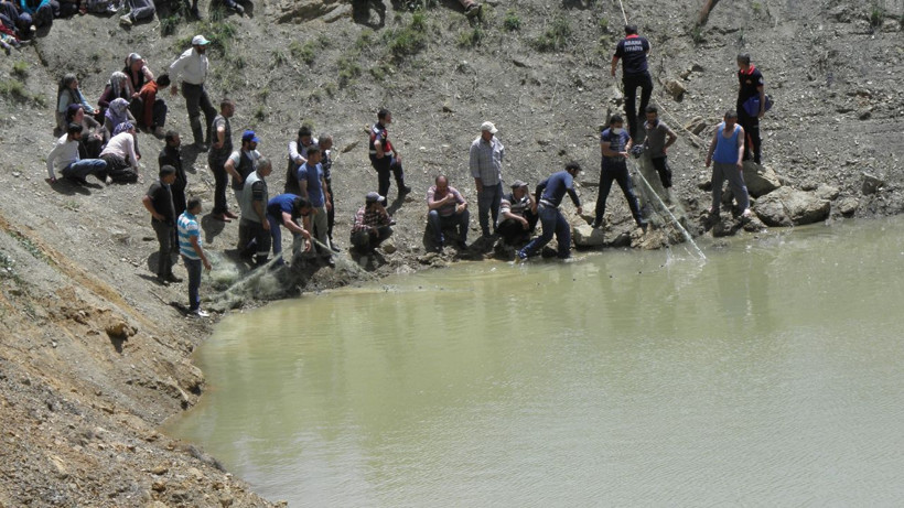 Adana'da kaybolan oğlunun gölete düştüğünü sanıp suya giren baba boğuldu - Resim: 4