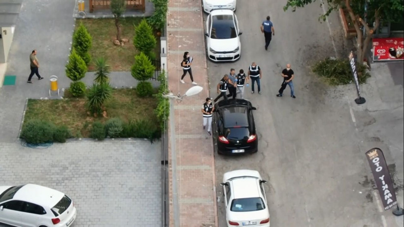 Adana'da FETÖ’nün finans ayağına darbe! Operasyon drone ile görüntülendi - Resim: 2
