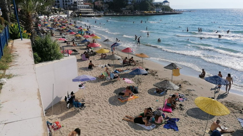 Aydın'da dünyaca ünlü Kadınlar Plajı’nda sosyal mesafeli güneş keyfi - Resim: 1
