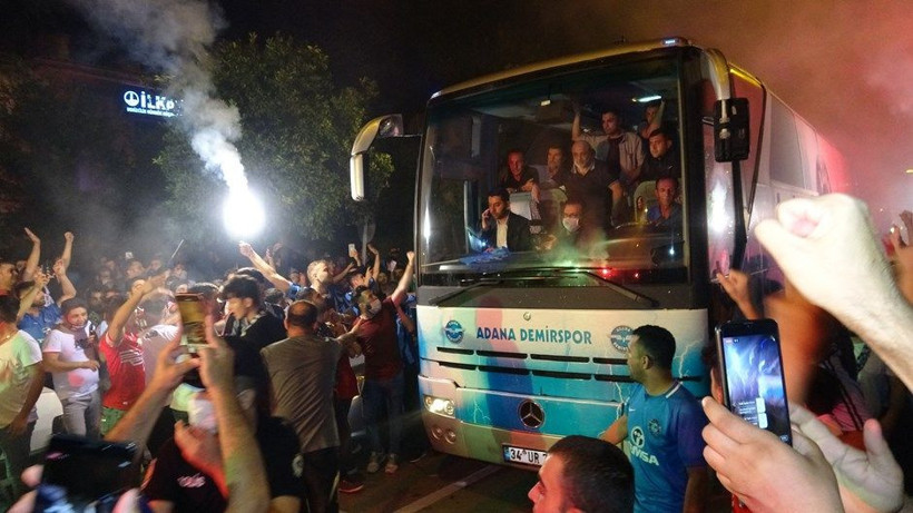 Adana Demirspor kulübü, galibiyetin ardından şampiyon gibi karşılandı - Resim: 2