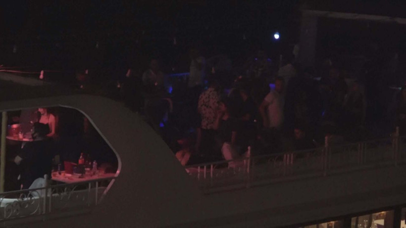 Koronavirüse aldırmadılar! İstanbul Boğazı'nda skandal görüntüler - Resim: 2