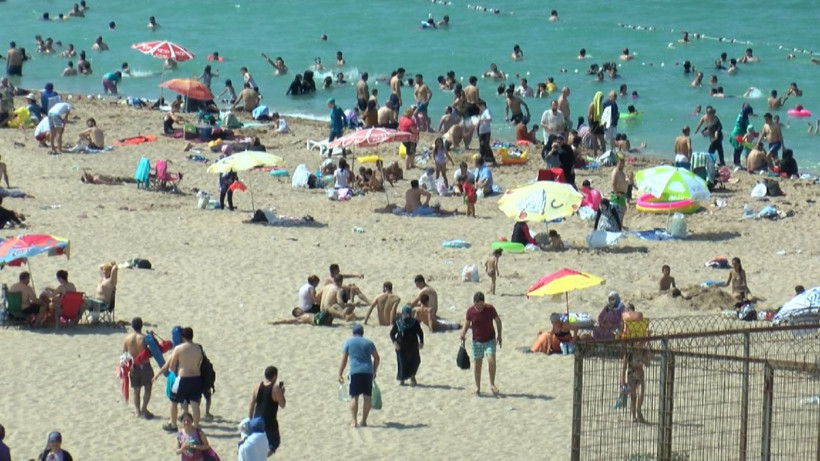 İstanbullular hafta sonu plajlara akın etti - Resim: 1