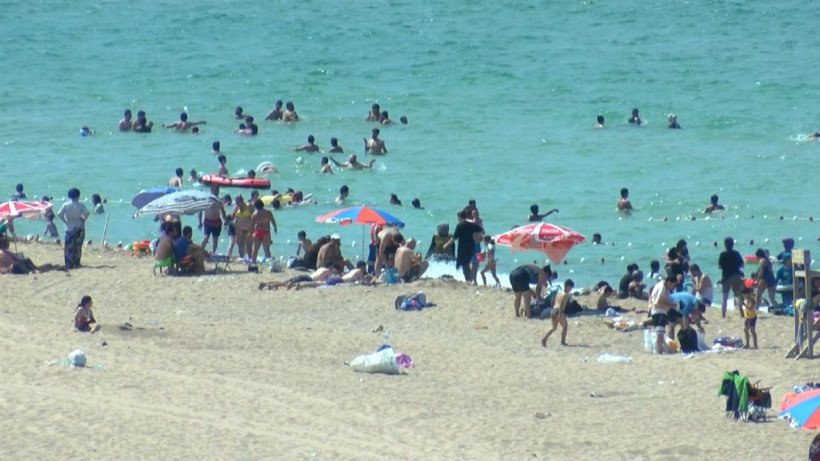 İstanbullular hafta sonu plajlara akın etti - Resim: 3