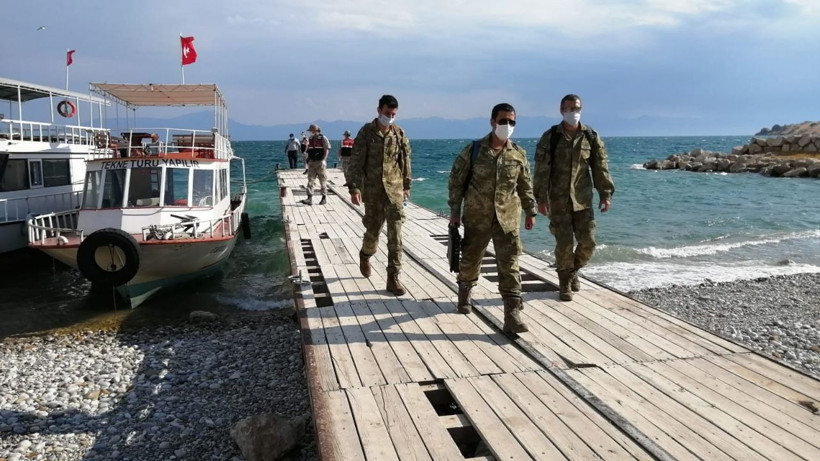 Van Gölü’nde çıkarılan ceset sayısı 26’ya yükseldi - Resim: 1