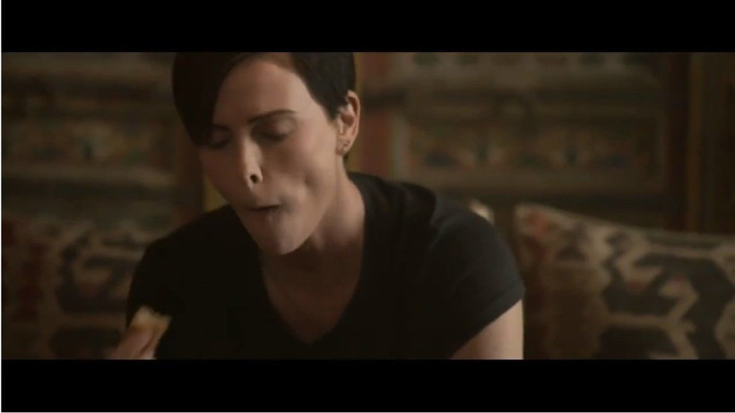 Charlize Theron baklava tercihi! The Old Guard filmindeki baklava sahnesi çok konuşuldu - Resim: 2