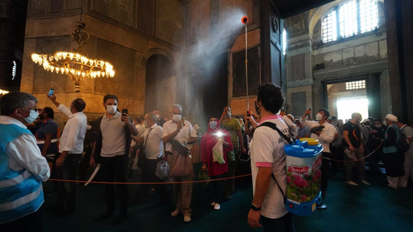 Ayasofya-i Kebir Cami-i Şerifi gül kokusu kapladı - Resim: 1