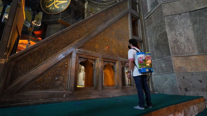 Ayasofya-i Kebir Cami-i Şerifi gül kokusu kapladı - Resim: 2