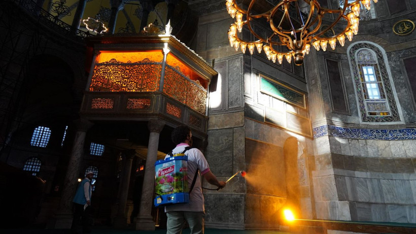 Ayasofya-i Kebir Cami-i Şerifi gül kokusu kapladı - Resim: 3