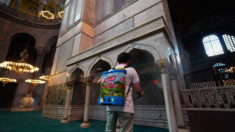 Ayasofya-i Kebir Cami-i Şerifi gül kokusu kapladı - Resim: 4