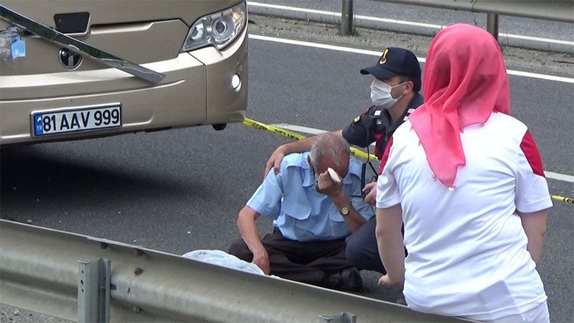 Düzce’de yolcu otobüsünün çarptığı kadın hayatını kaybetti - Resim: 3