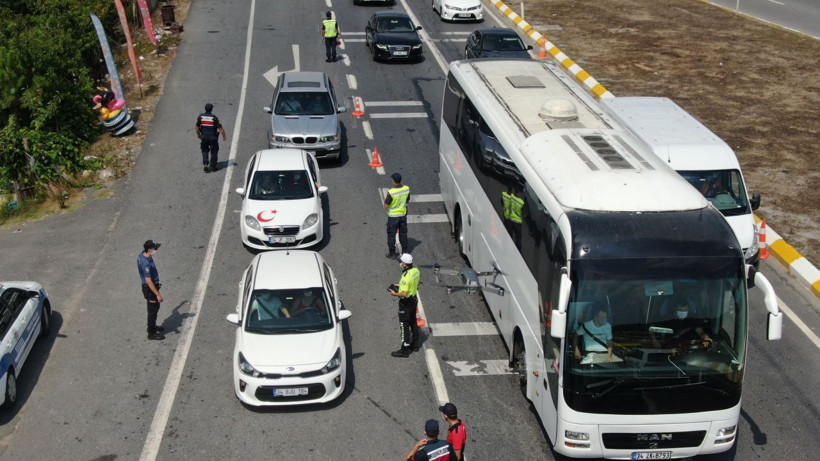 İstanbul Şile'ye tatilci akını! Kilometrelerce kuyruk oluştu - Resim: 4