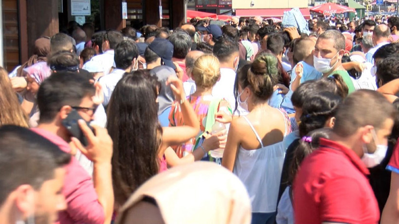 İstanbul'dan tedirgin eden görüntüler! Sosyal mesafe hiçe sayıldı - Resim: 4