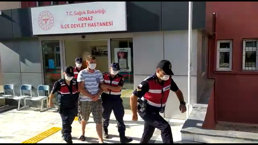 Sosyal medyada paylaştığı fotoğraf yakalattı! Elektrikçi kılığında jandarma... - Resim: 3