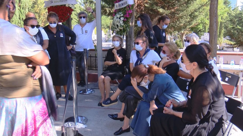 Hümeyra ayakta duramadı! Oğlu Sadık Bigat'ın cenazesinde eşi yıkıldı - Resim: 1