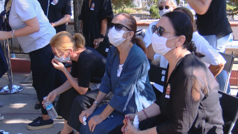 Hümeyra ayakta duramadı! Oğlu Sadık Bigat'ın cenazesinde eşi yıkıldı - Resim: 4