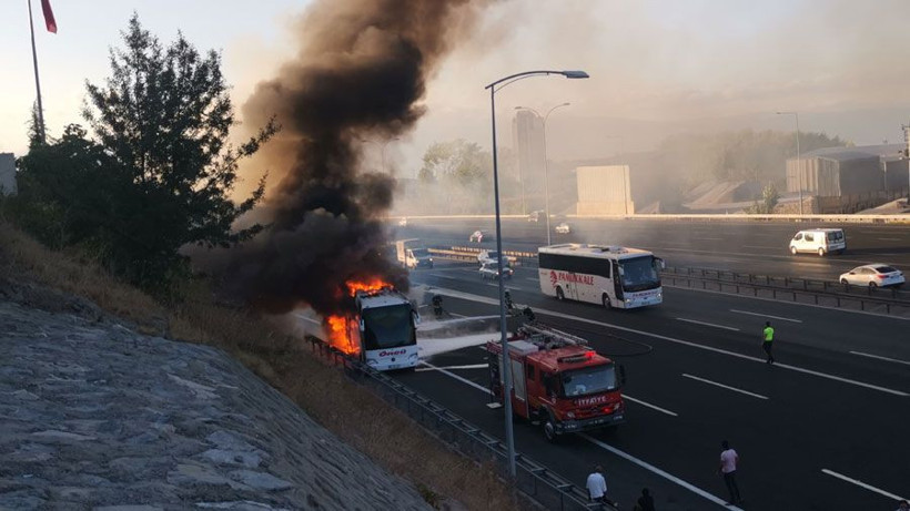 Facianın eşiğinden dönüldü!  Kocaeli'de seyir halindeki yolcu otobüsü yandı - Resim: 4