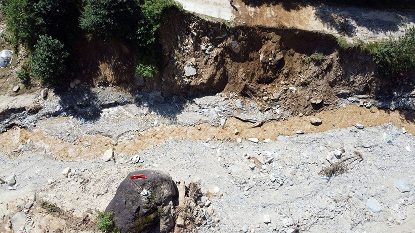 Giresun'u yıkan sel Türk bayrağı dikili kayayı yerinden oynatamadı - Resim: 2