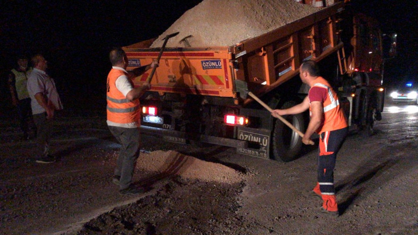 Çanakkale'de pulluğu açık unuttu 200 metre boyunca asfaltı sürdü - Resim: 4