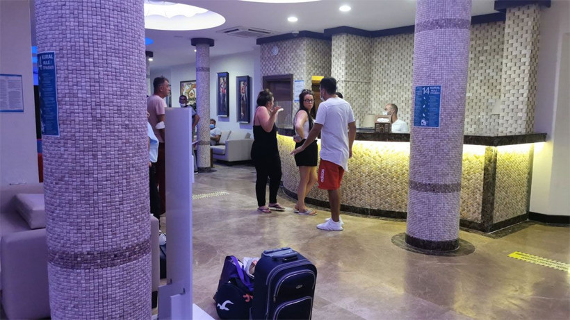 Marmaris’te ruhsatsız otel mühürlendi turistler başka otellere yerleştirildi - Resim: 2