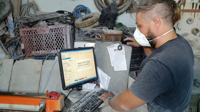 Aydın'da ilginç görüntü! Mezar taşına yazdığı şey herkesi şaşkına çevirdi - Resim: 1
