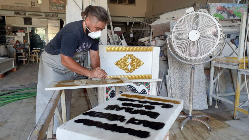 Aydın'da ilginç görüntü! Mezar taşına yazdığı şey herkesi şaşkına çevirdi - Resim: 2