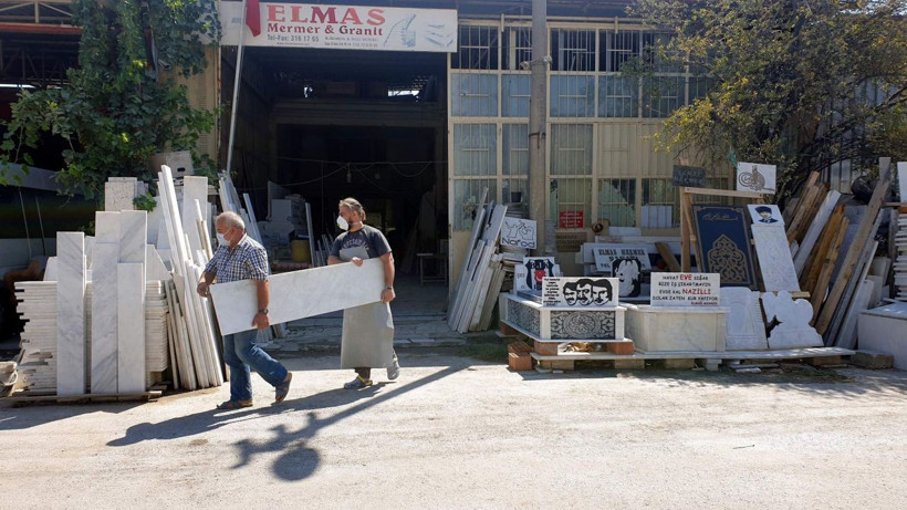Aydın'da ilginç görüntü! Mezar taşına yazdığı şey herkesi şaşkına çevirdi - Resim: 4